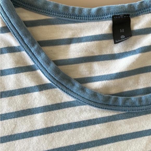 Lululemon tshirt - Picture 5 of 5